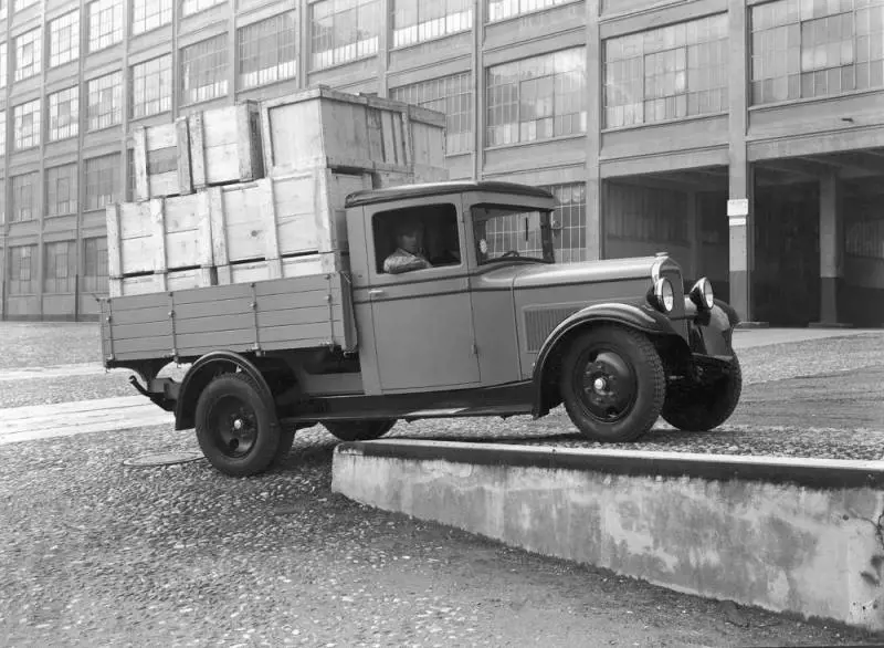 Milano, anni '30 La "mala" recita in uno storico film