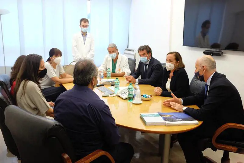 Lamorgese e Gabrielli fanno visita al poliziotto investito a Ferragosto