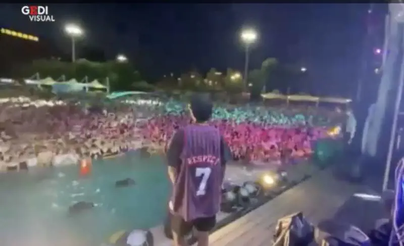 Wuhan, mega party con migliaia di persone senza mascherine