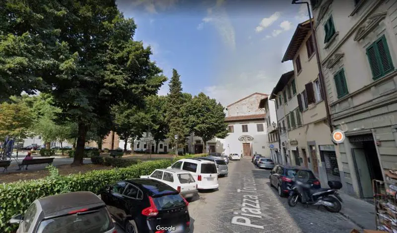 Firenze, difende anziano dalla violenza: tunisino lo massacra di botte