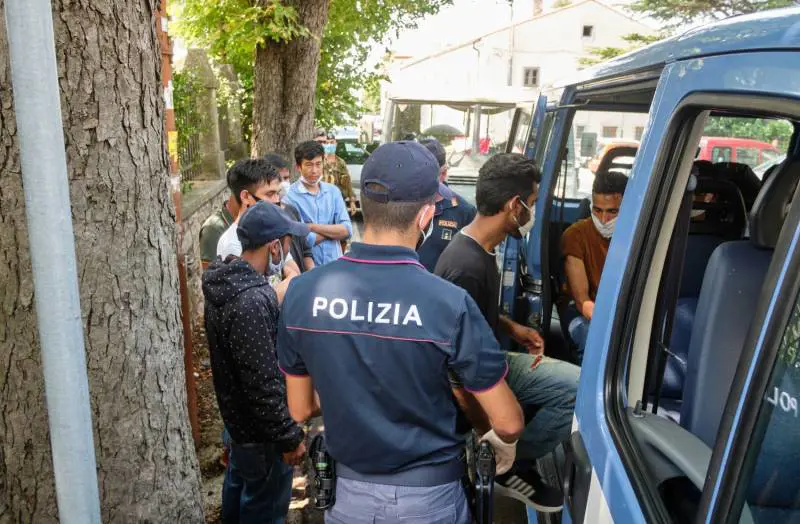 Undici arresti e le condanne Ma l'incubo degli agenti è libero