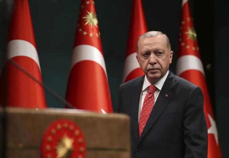 Via un altro banchiere centrale (e il genero). "Erdogan prova a evitare il pugno duro Usa"