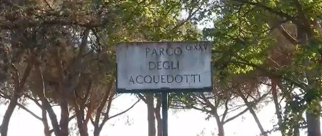 La guerra dei prostituti gay: si contendono il territorio incendiando i boschi