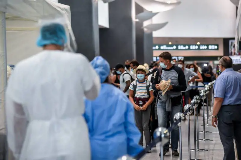 Nuovo balzo dei contagi. Ma l'esperto: "Non è livello di allerta" 