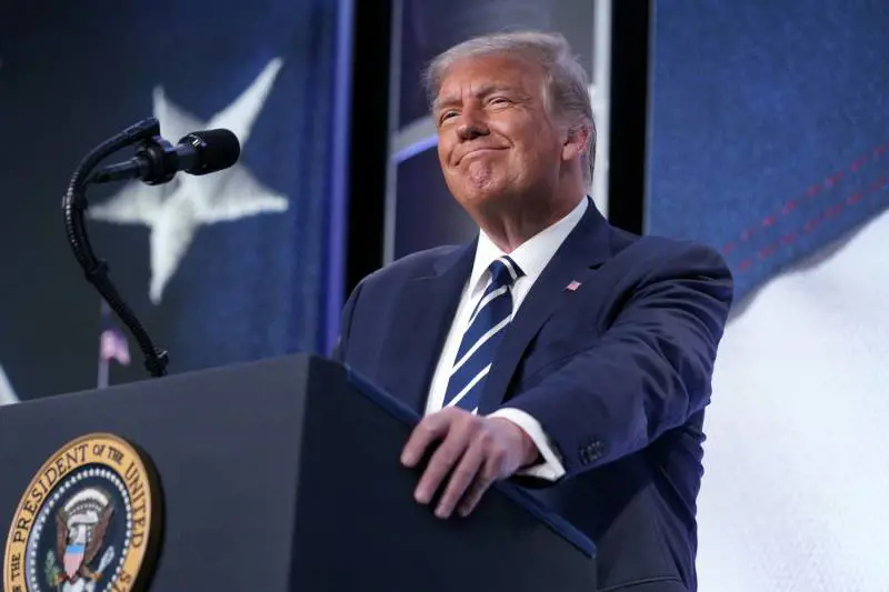 Coronavirus, l'annuncio di Trump: "Da Fda ok per terapia al plasma"