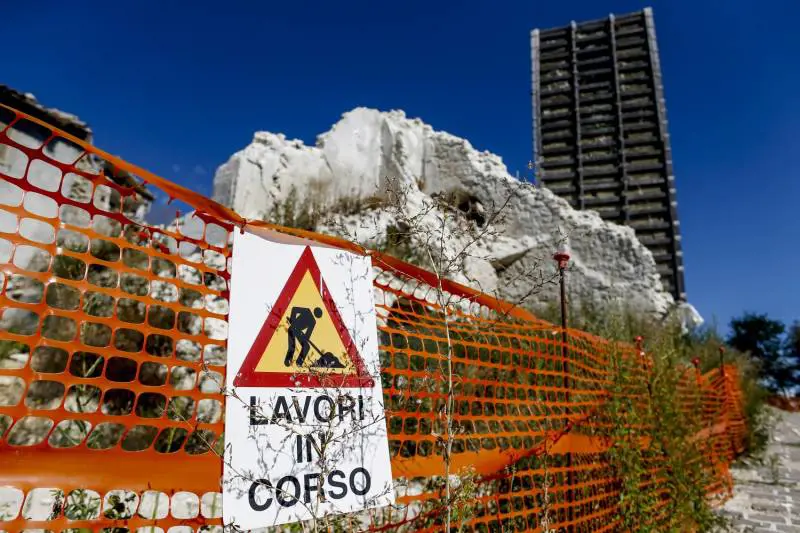 Lo Stato parla ma non fa