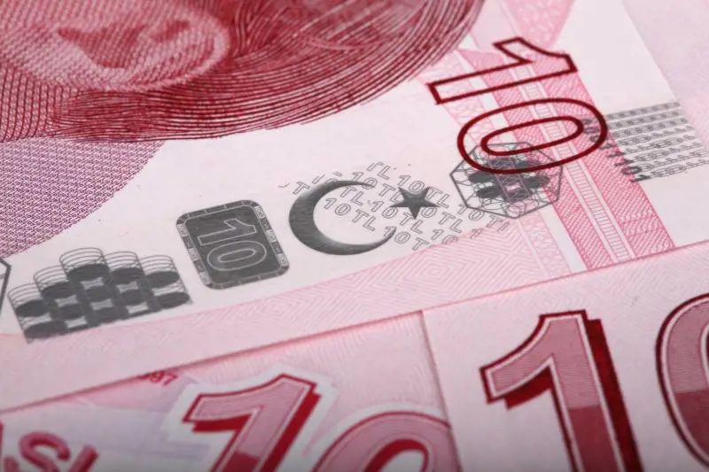 Non c'è più una lira: la corsa all'oro dei turchi
