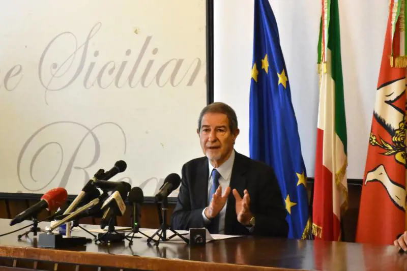 Scade l'ultimatum di Musumeci "Dal giudice contro il Viminale"