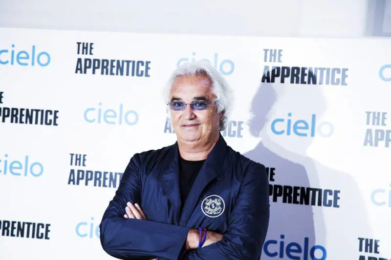 L'odio social contro Flavio: "Negazionista, te lo meriti"
