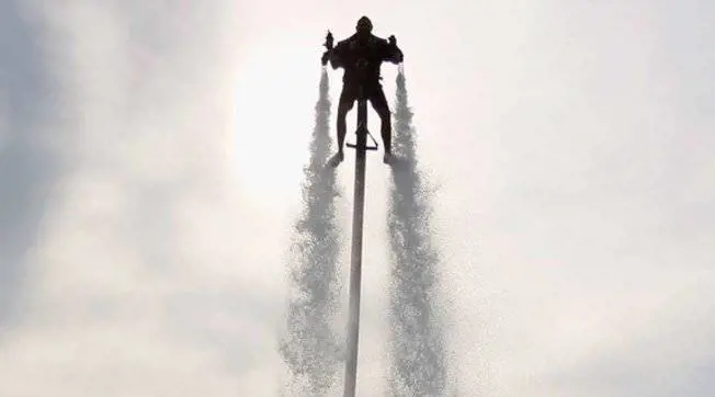 "C'è un uomo col jet pack". Lo strano "avvistamento" nei cieli di Los Angeles