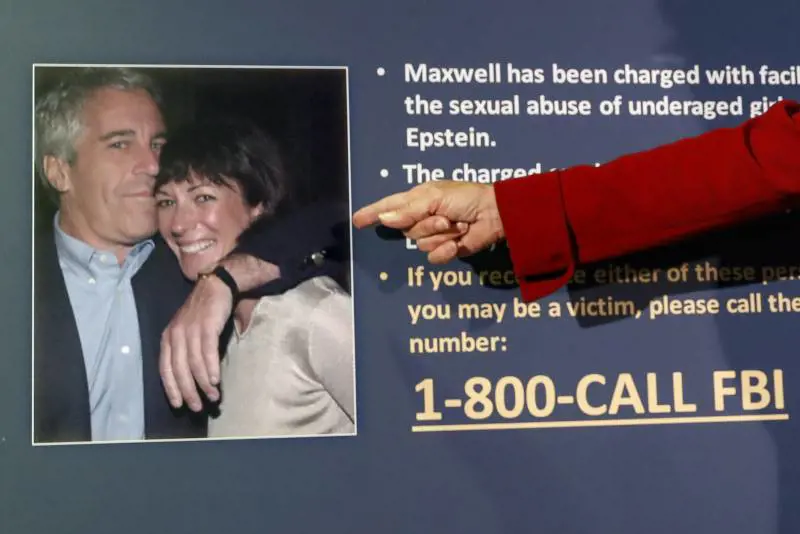 Donna afferma: "Epstein e la Maxwell abusarono di me nel cottage nel bosco"