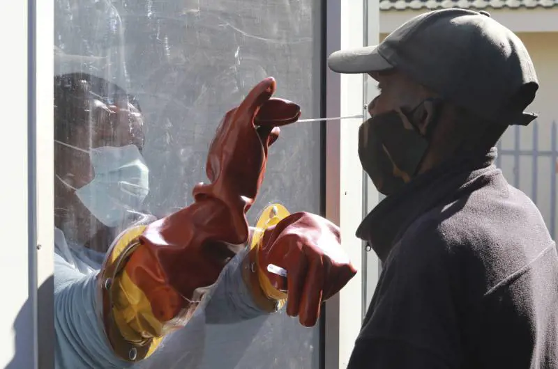 Covid, la Francia cambia tutto: "La quarantena di soli 7 giorni"