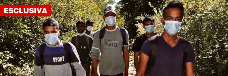 "Siamo al confine, correte". Migranti all'assalto dell'Italia