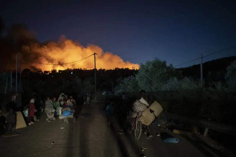 La fuga dall'inferno di Lesbo rischia di arrivare in Europa