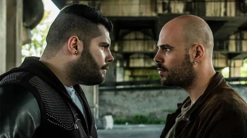 Va in scena la sfida finale tra l'immortale e Genny