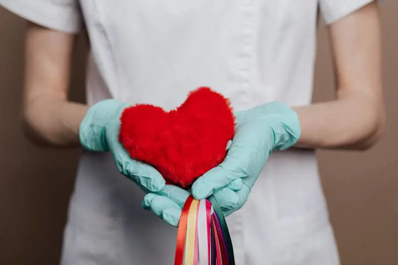 Saluto Al cuore? Bastava un "ciao"