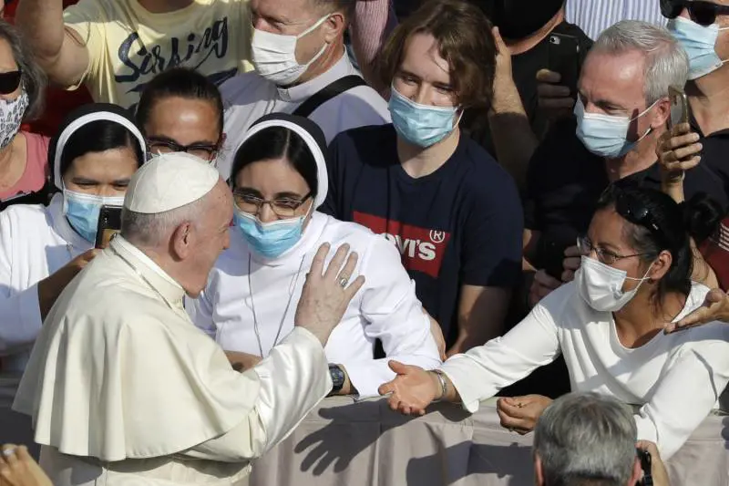 Bergoglio a genitori di figli Lgbt: "Papa li ama così come sono"