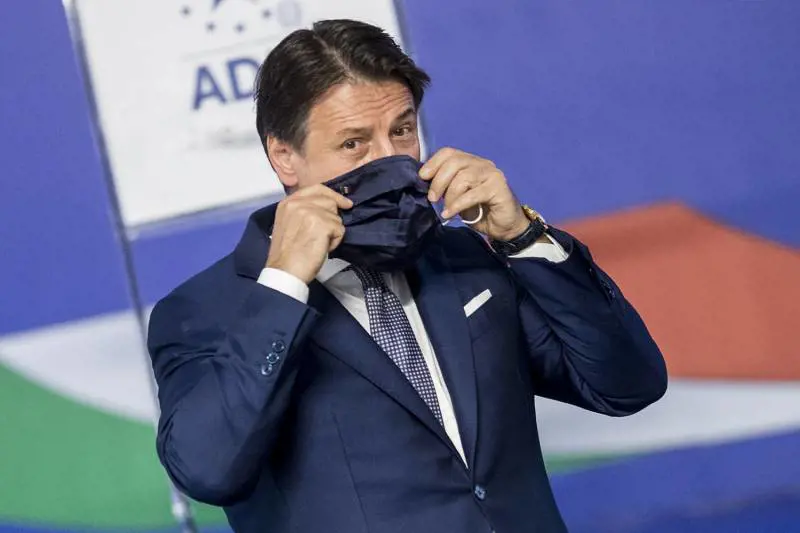 Conte compra i mobili da Ikea E gli scappa la frase sulla Lega