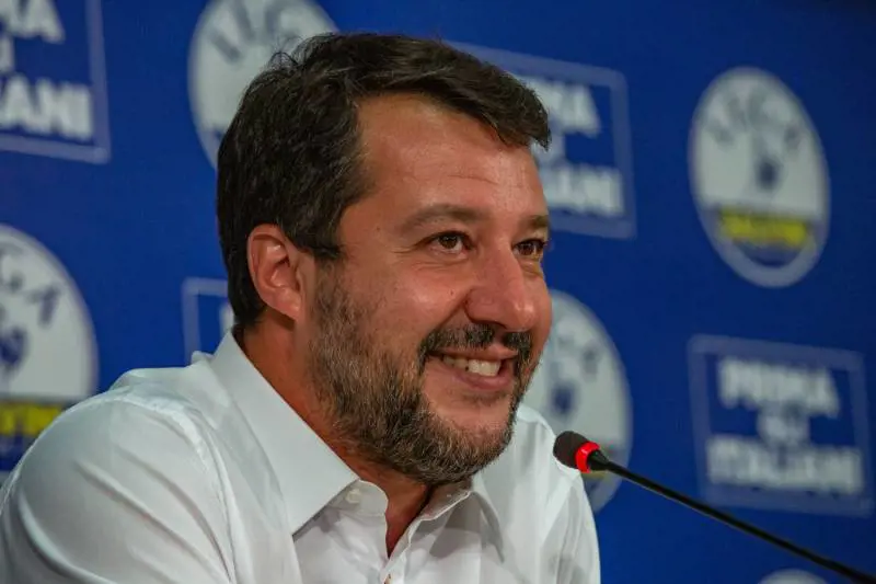 Svolta, Salvini delega i poteri. "La Lega avrà una segreteria"
