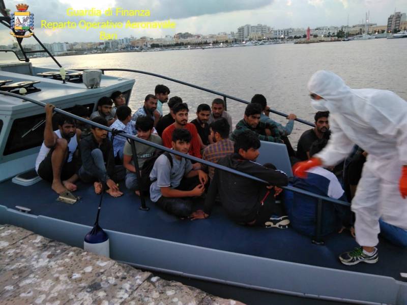 Migranti a bordo del veliero