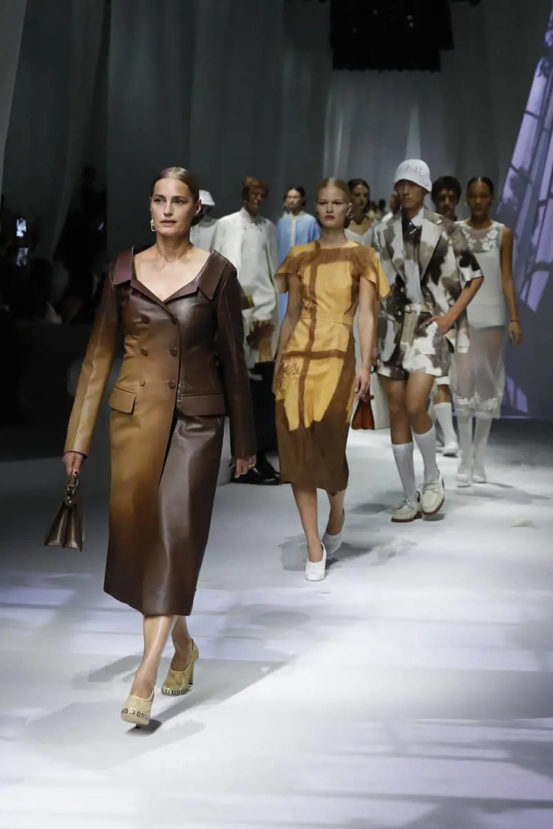Gli eroici della passerella. La moda riparte "phigital"