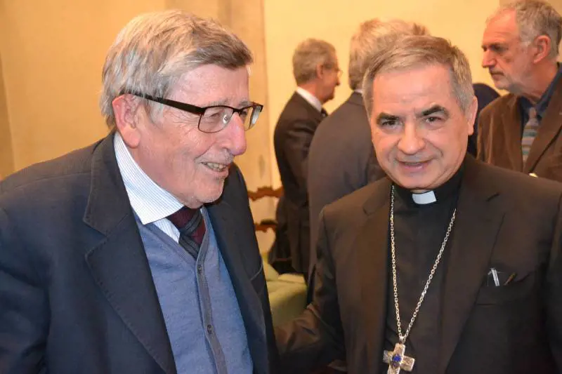 Ecco tutto quello che c'è dietro il caso della "cacciata" di Becciu