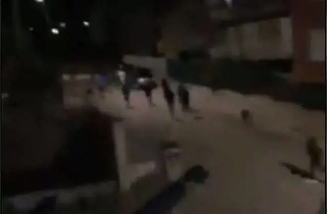 "Qui adesso è panico assoluto" Migranti ora invadono le strade di notte