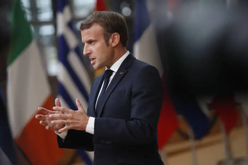 Francia blindata per un mese. "Siamo travolti dall'epidemia"
