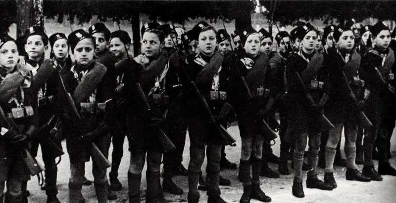 Mussolini e quell'Italia cresciuta come Balilla