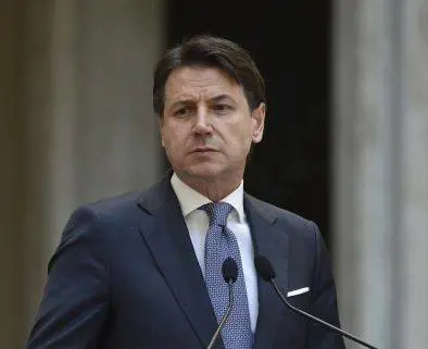 Mascherine, bar e feste private, Conte: "Meno libertà per salute"