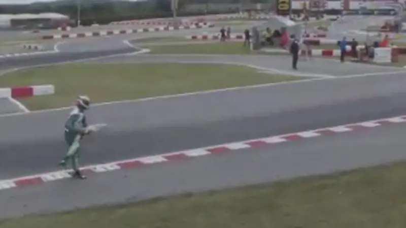 Follia kart, aggredito con alettone e pugni