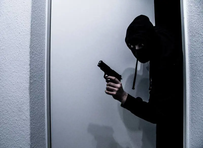Attenti al ladro: segni e foglietti nelle porte per marcare gli obiettivi