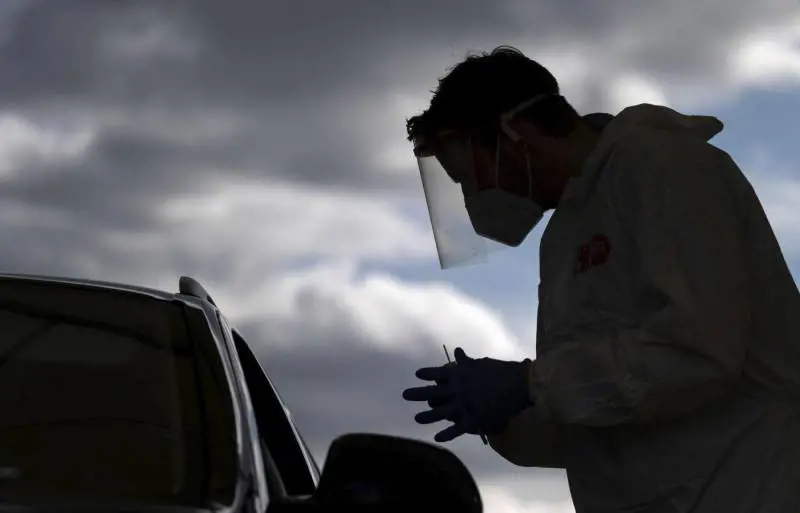Sintomatici, asintomatici, dubbi Ecco le regole caso per caso