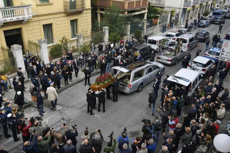 L'ultimo saluto alla Santelli "Ha illuminato la Calabria"