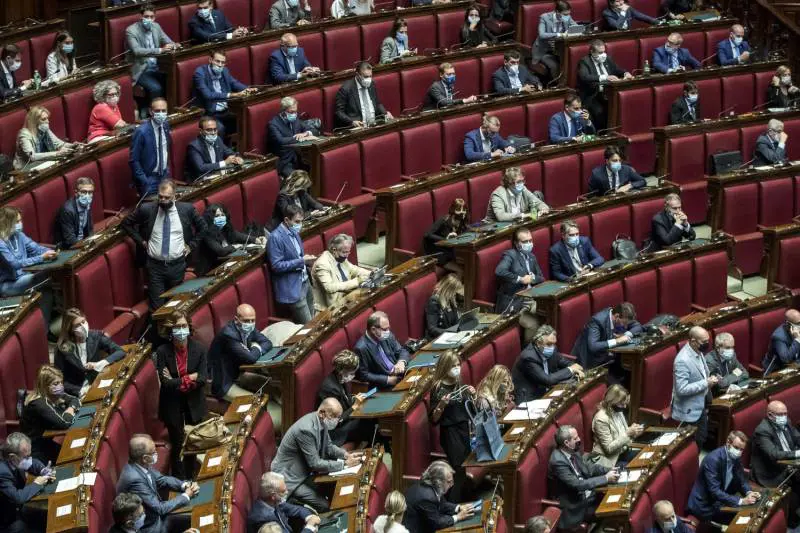 Il centrodestra chiede il rinvio dei voti: "Sospendiamo i lavori d'aula"