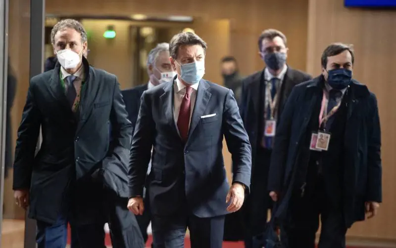 "Qui c'è un problema cronico...". I ministri in rivolta contro Conte