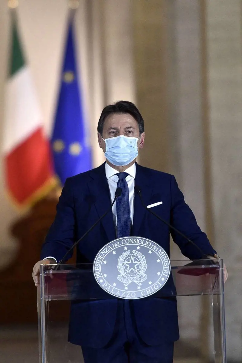 "I soldi del Mes sono prestiti": scatta l'ira del governo contro Conte