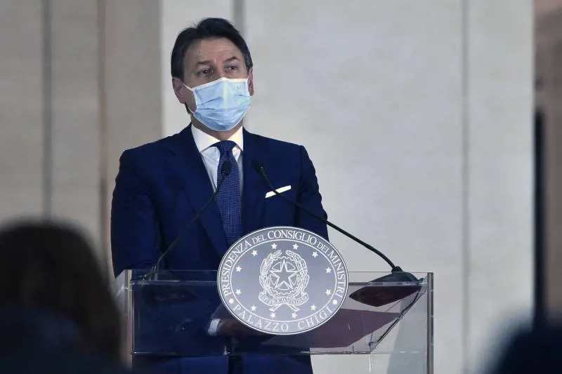 "Coprifuoco dalle 19". I rigoristi in pressing contro la linea morbida