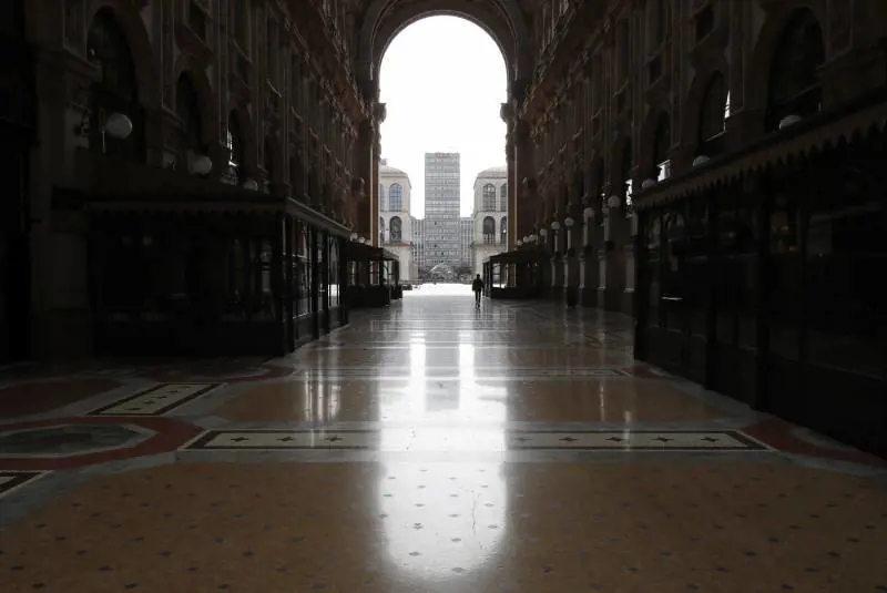 Il governo non cede. La Lombardia ormai verso la "zona rossa"