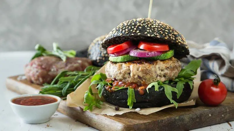 "Se è vegano non è hamburger" E l'Ue decide sulla "non-carne"