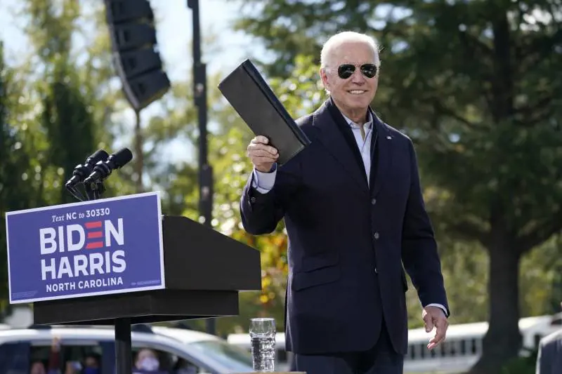 "Affari con la Cina comunista": gli sms che inguaiano Joe Biden