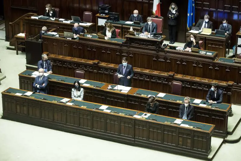 "Risposte oppure vada a casa". E ora la poltrona di Conte traballa