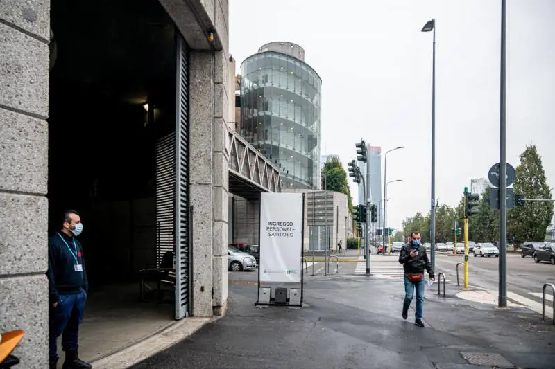 Milano nuovo epicentro "La Fiera ci sta salvando" Ora sono 34 i pazienti del nuovo Padiglione