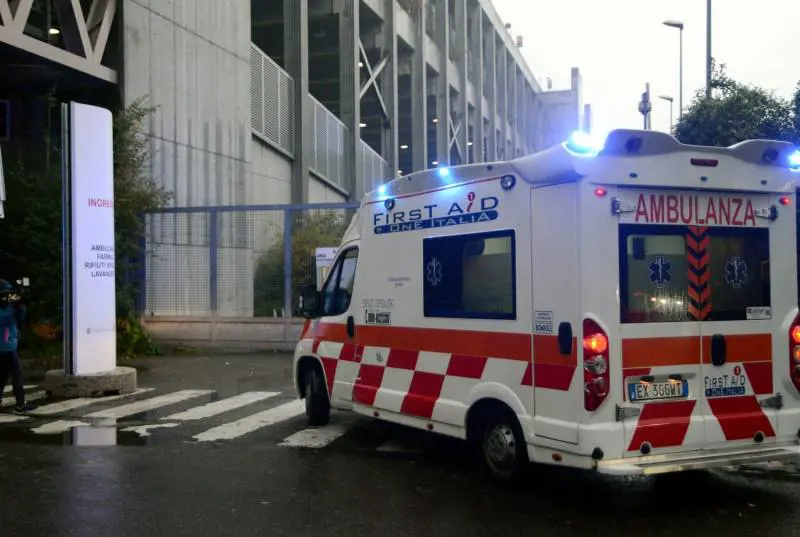 Allarme nei pronto soccorso: "Attese di 5 giorni per chi ha il Covid". Bassetti: "La gente è terrorizzata"