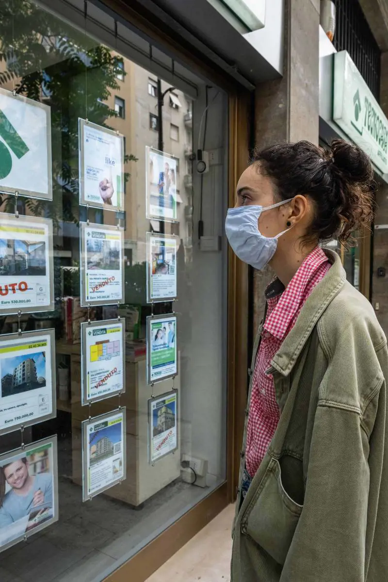 Effetto smart working sull'immobiliare "Si arriva anche a tre mesi per una pratica"