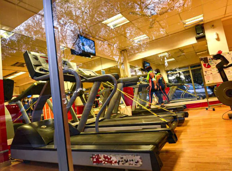 Allenamento in una palestra a Roma (Fotogramma)