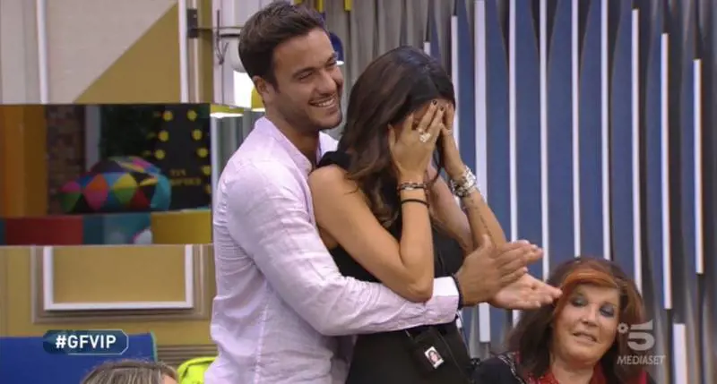 Gf Vip, Pierpaolo non svela il segreto di Elisabetta ma spera: "Ha detto che mi darebbe un bacio..."