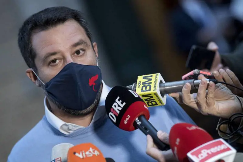 Salvini: "Lockdown? Se serve va fatto. Ma il governo ci ascolti". Poi fa una precisazione