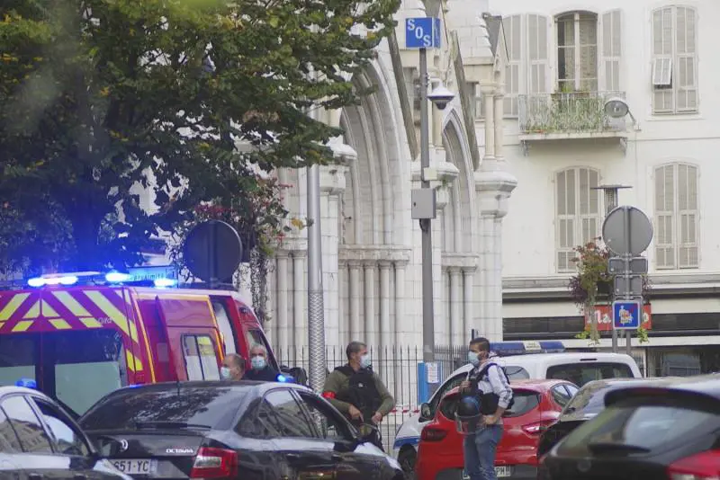 "Allah akbar". Orrore a Nizza: decapitazione nella cattedrale