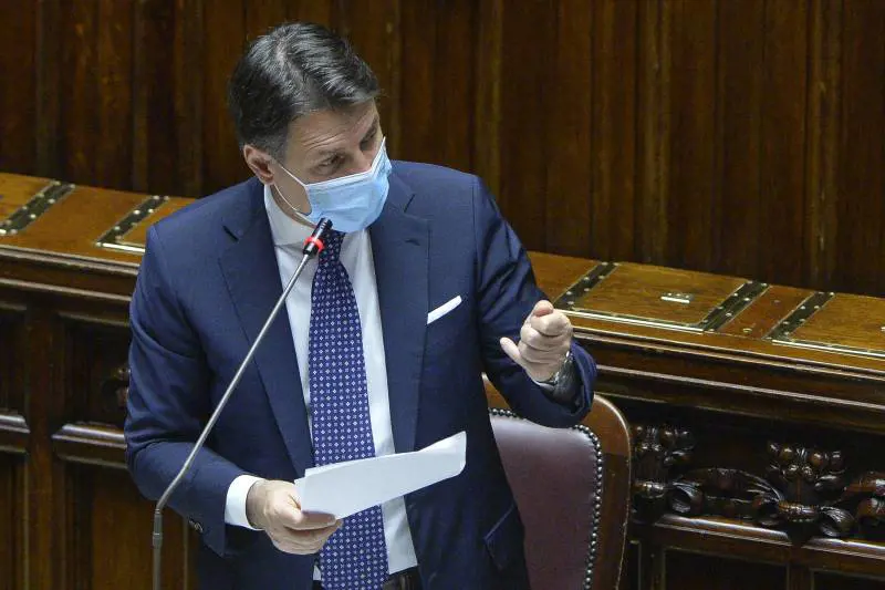 Spostamenti e 3 aree di rischio: Conte svela il Dpcm in Aula